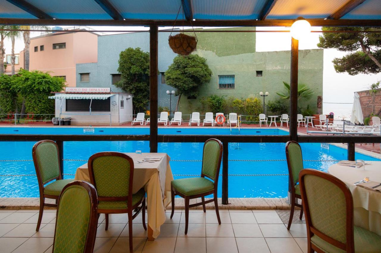 Wave Hotel Acireale Exterior foto
