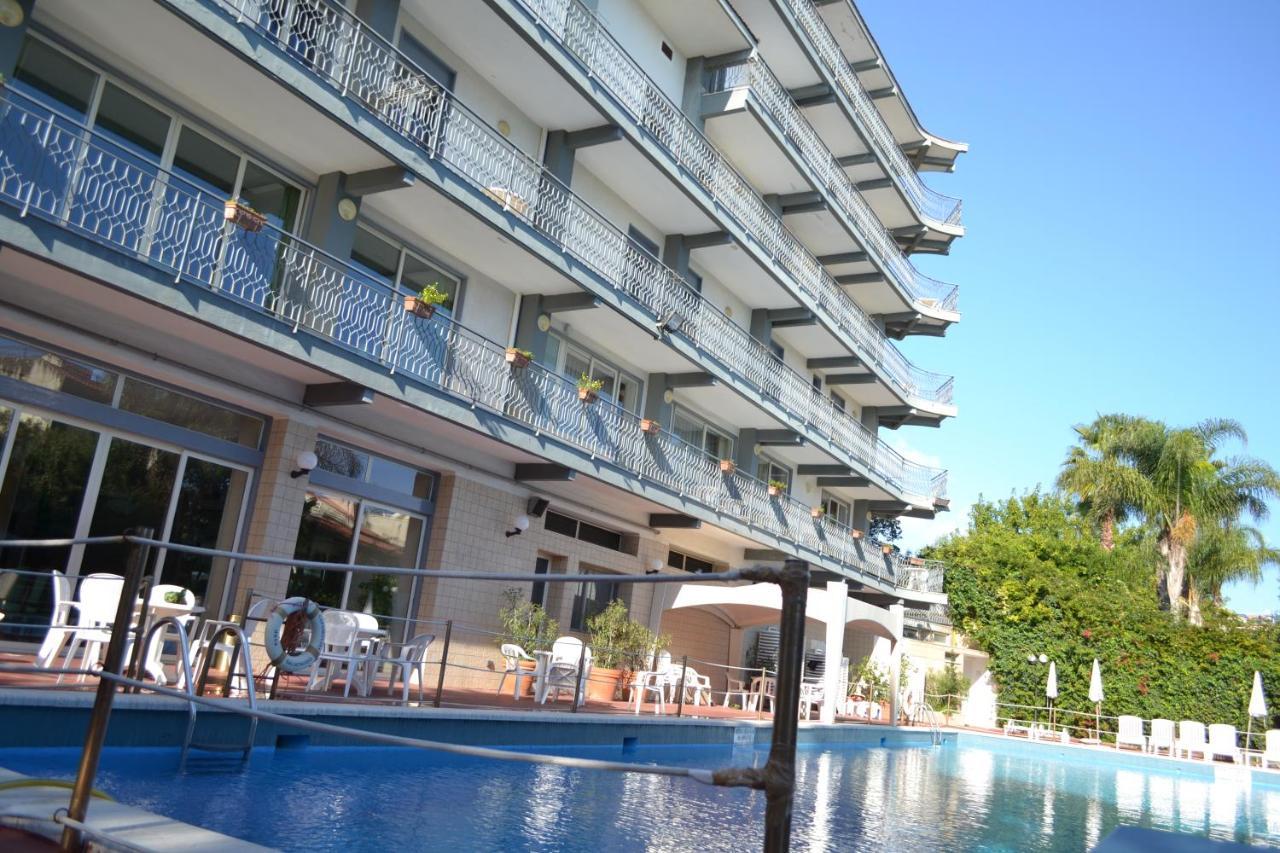 Wave Hotel Acireale Exterior foto