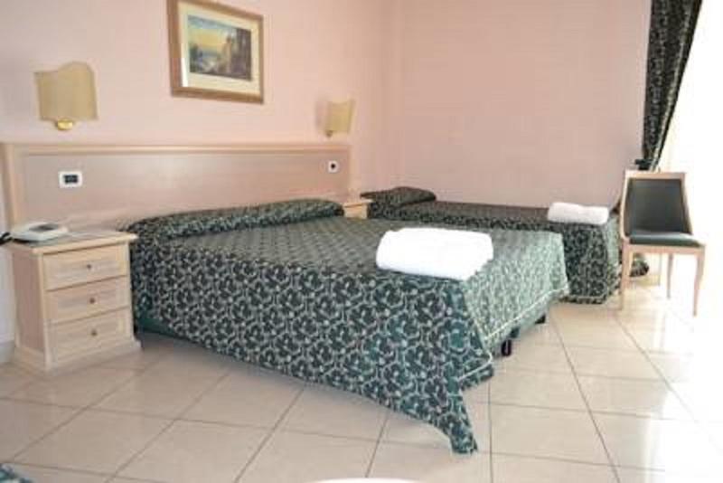 Wave Hotel Acireale Exterior foto